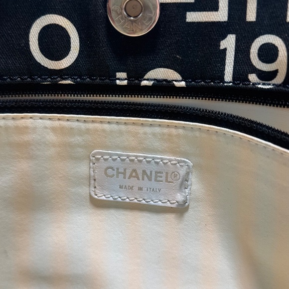 Chanel Vintage Rue Cambon Beach Tote~EUC - Picture 6 of 11